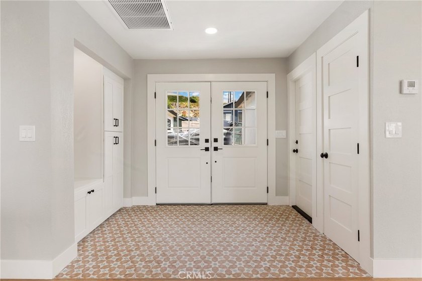 Welcome to your new home at 3019 Cresta Way, Laguna Beach a - photo 2