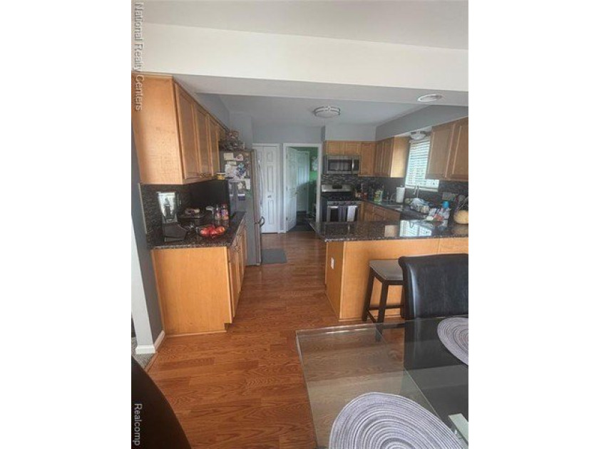 Welcome home to this beautifully maintained 2-story colonial in - photo 3