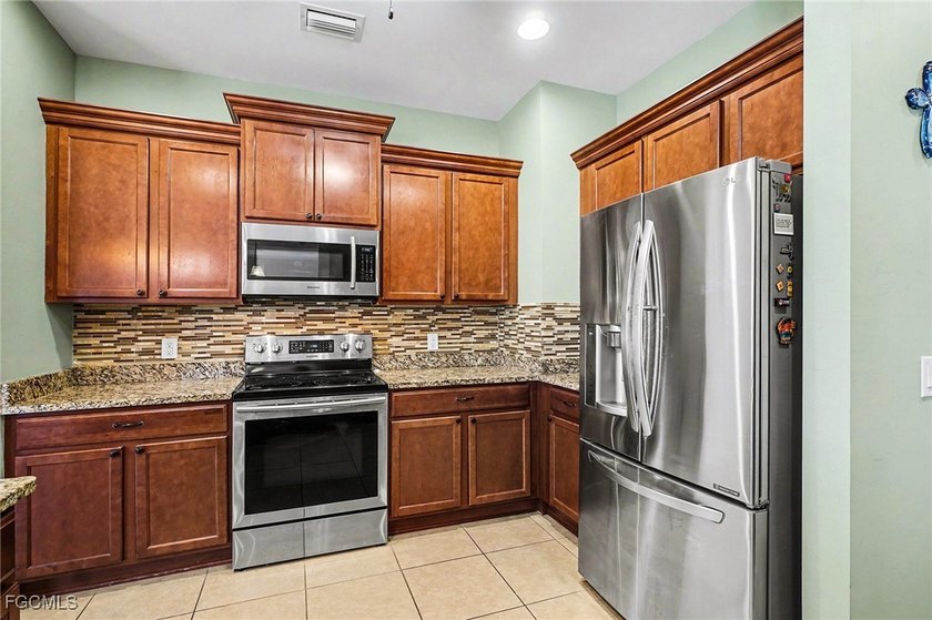 BEST VALUE FOR GULF ACCESS LIVING IN CAPE CORAL. Stop searching - photo 12