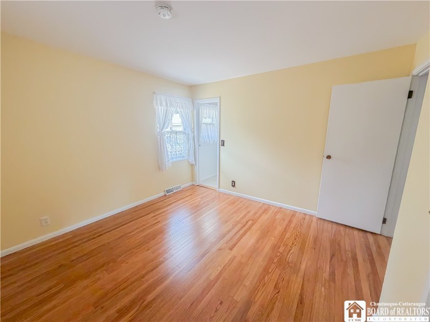 Such a meticulously maintained ranch home in a quaint little - photo 14
