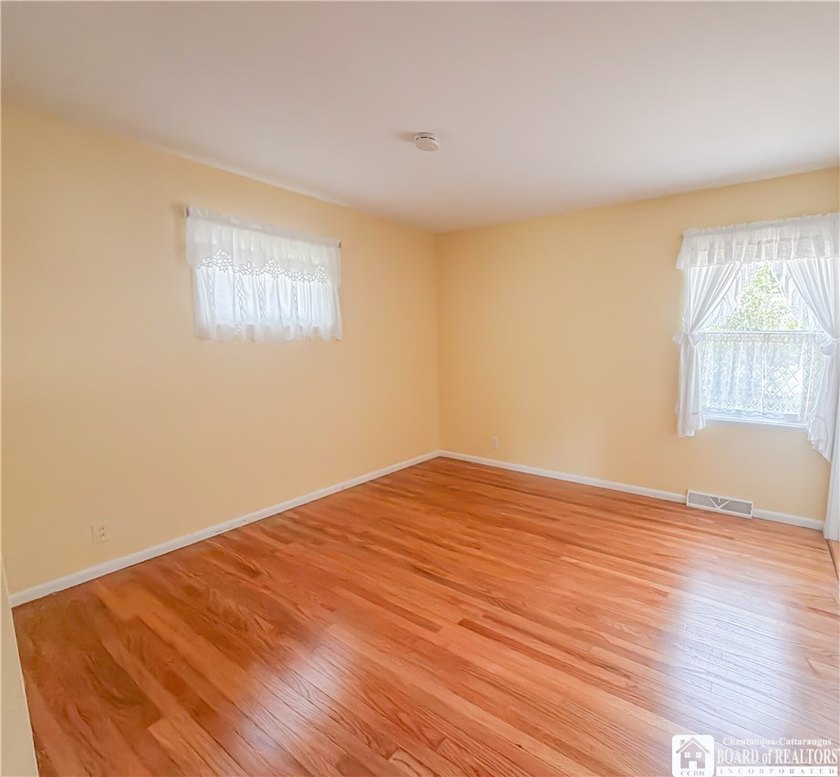 Such a meticulously maintained ranch home in a quaint little - photo 15