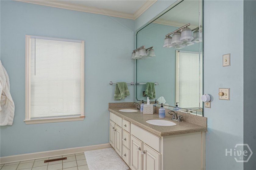Welcome to this charming Lowcountry-style home in The Landings - photo 27