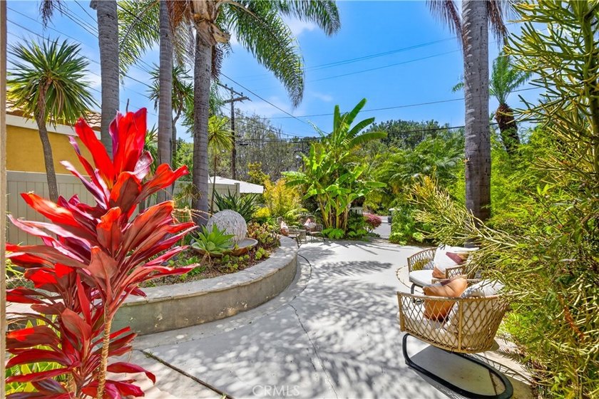Nestled on a quiet cul-de-sac in highly desirable Alamitos - photo 3