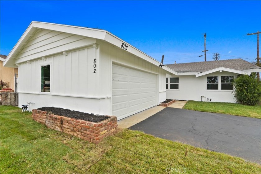 Perched in the heart of San Pedro, this BEAUTIFULLY REMODELED - photo 14
