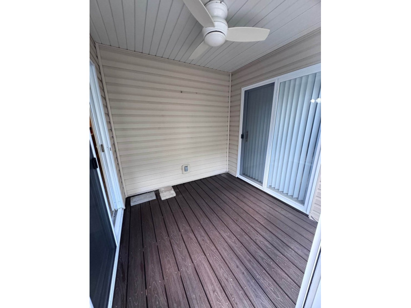 PRIME LOCATION IMPECCABLE CONDITION LAKE LIFE PERFECTION.Nestled - photo 14