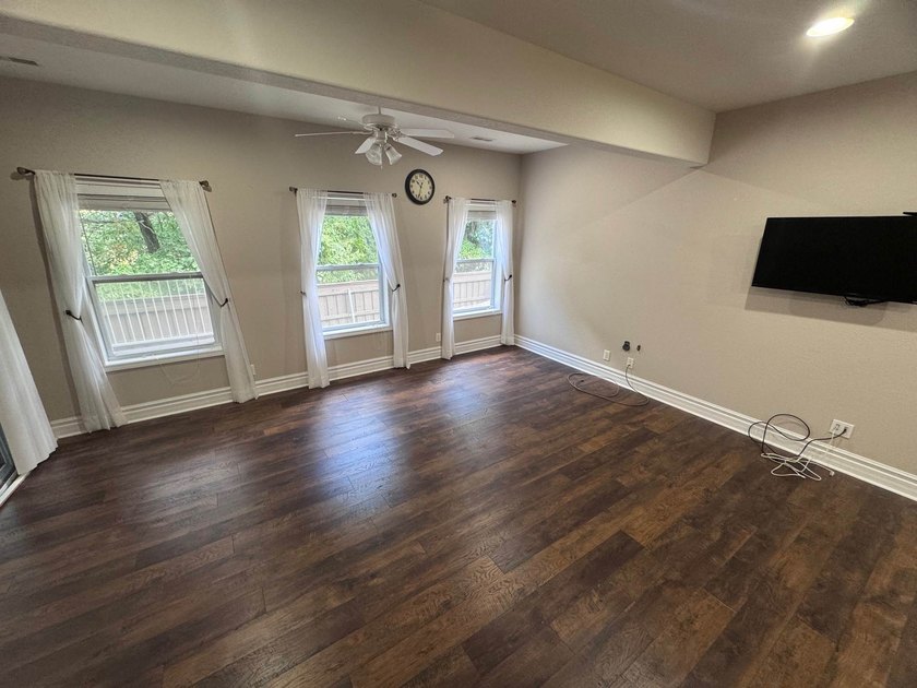 PRIME LOCATION IMPECCABLE CONDITION LAKE LIFE PERFECTION.Nestled - photo 18