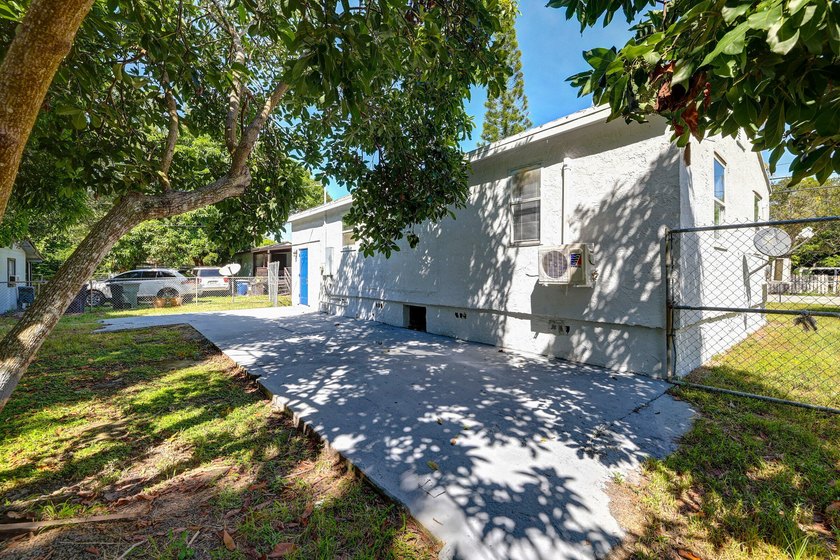 Check out this 3 BED 1 BATH home on a HUGE lot in Fort Pierce! - photo 14