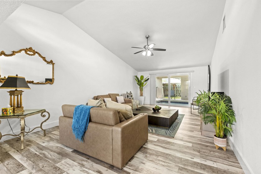 Fully renovated WPB pool home - gutted to the studs in 2017 - photo 24