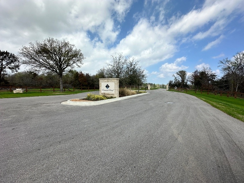 Off Water Corner Lot w/Boat Slip! Lake Views! - photo 12