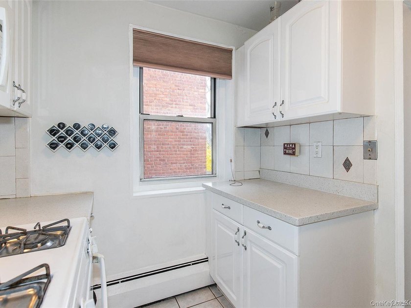 LARGE JR-4 CONVERTED TO A TRUE 2 BEDROOM! LOCATED IN THE HEART - photo 14