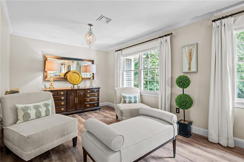 Welcome to Slocum Woods. This exceptional residence offers 4 - photo 24
