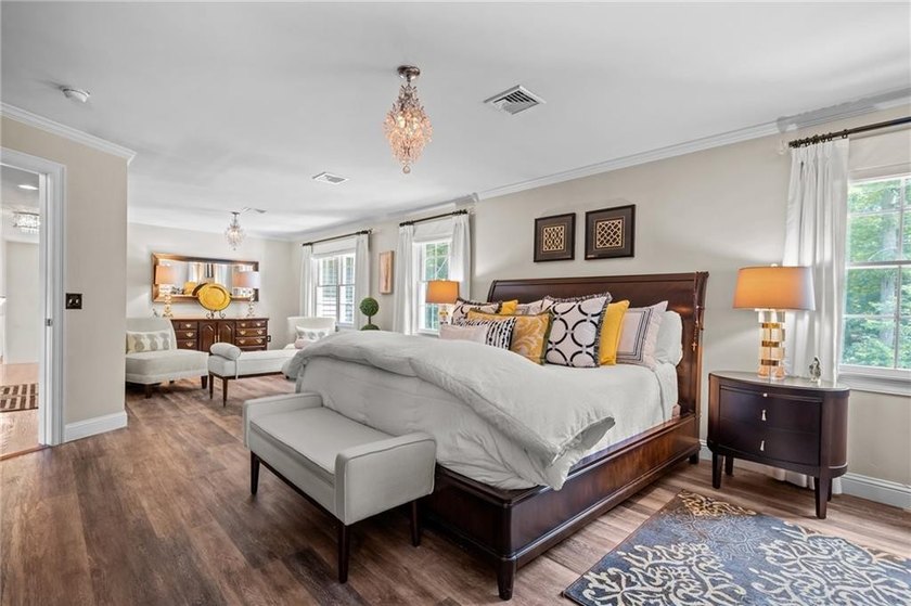Welcome to Slocum Woods. This exceptional residence offers 4 - photo 25