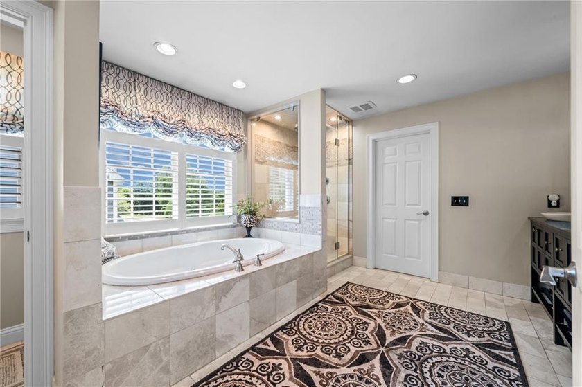 Welcome to Slocum Woods. This exceptional residence offers 4 - photo 26