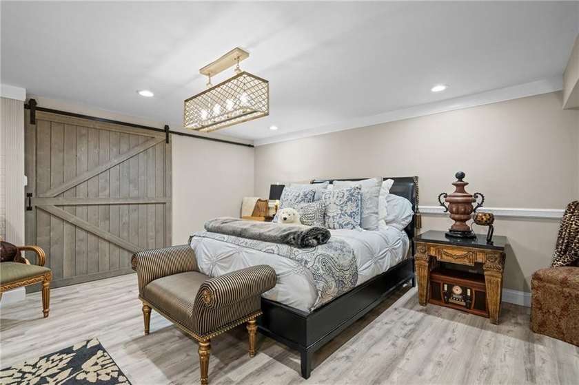 Welcome to Slocum Woods. This exceptional residence offers 4 - photo 36