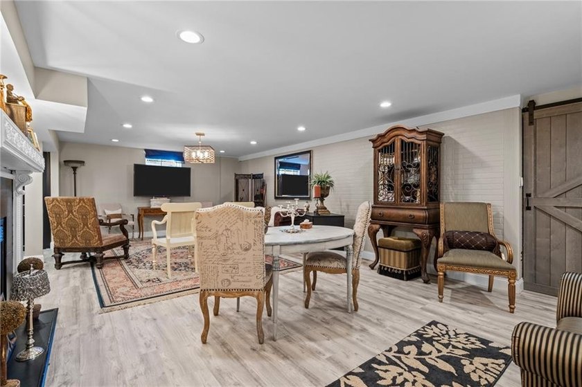 Welcome to Slocum Woods. This exceptional residence offers 4 - photo 37