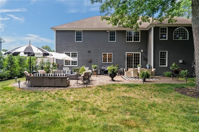 Welcome to Slocum Woods. This exceptional residence offers 4 - photo 42