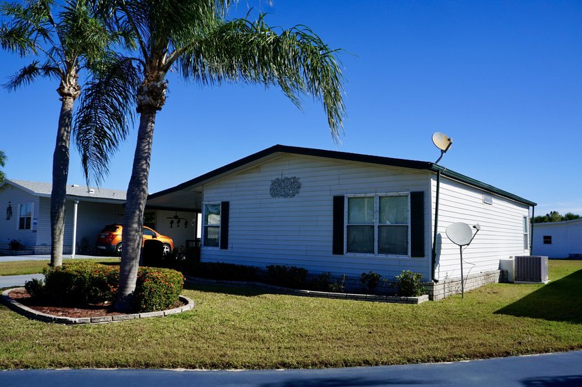 FREE GOLF! Located on a cul-de-sac this beautifully maintained - photo 3