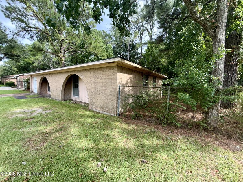 Bring your vision and make this classic brick ranch your own! - photo 3