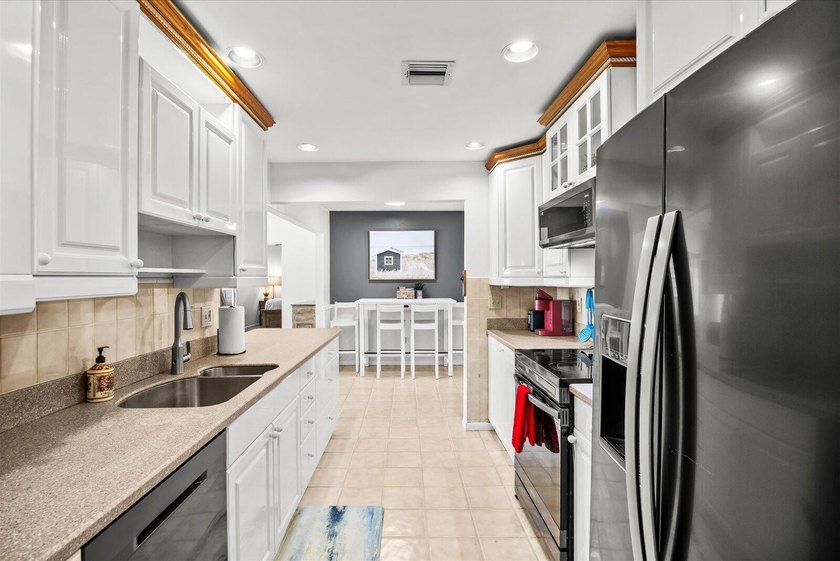 Welcome to 1004 NW 16th Pl in Stuart, FL 34994. Bring your boat - photo 11