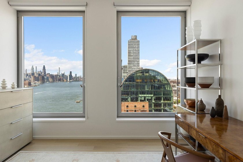 PANORAMIC WATERFRONT LIVING ABOVE THE WILLIAMSBURG SKYLINE - photo 12