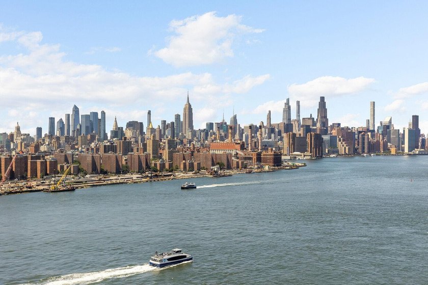 PANORAMIC WATERFRONT LIVING ABOVE THE WILLIAMSBURG SKYLINE - photo 15