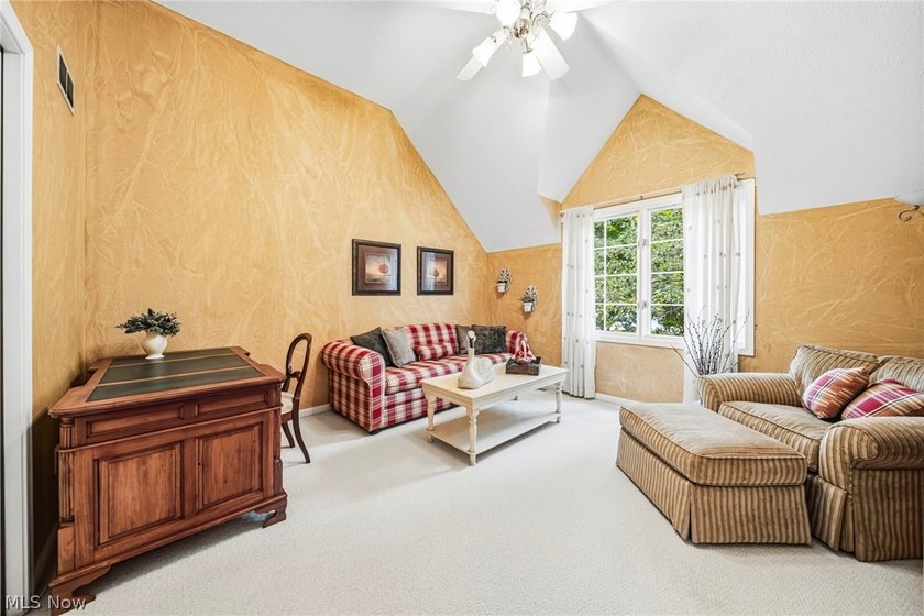 This remarkable estate offers the perfect blend of luxury - photo 28