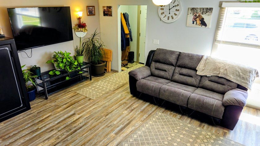 Immaculate 4 bedroom, 3 bathroom home located in the heart of - photo 5