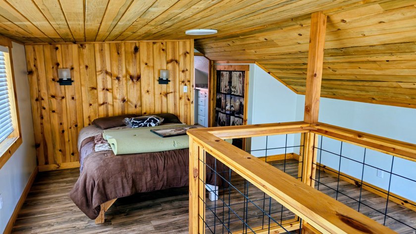 Immaculate 4 bedroom, 3 bathroom home located in the heart of - photo 8