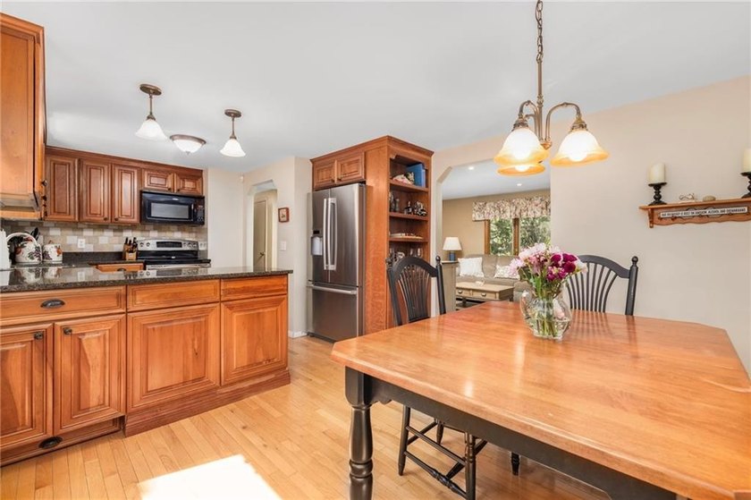 Well maintained raised ranch in the heart of North Kingstown - photo 11