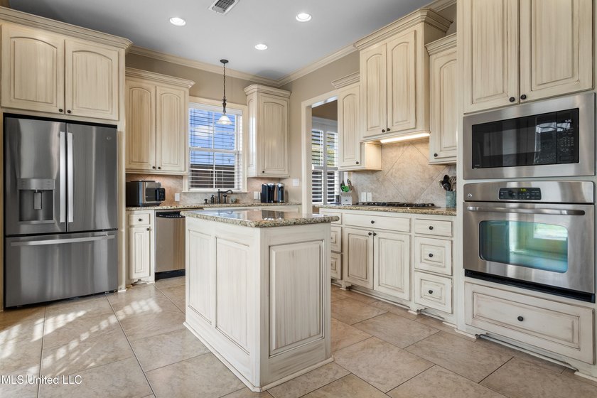 This immaculately maintained 3-bedroom, 2.5-bath home is nestled - photo 14