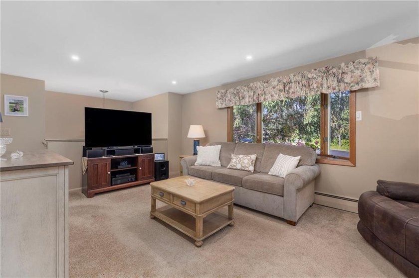 Well maintained raised ranch in the heart of North Kingstown - photo 15