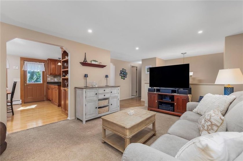 Well maintained raised ranch in the heart of North Kingstown - photo 16