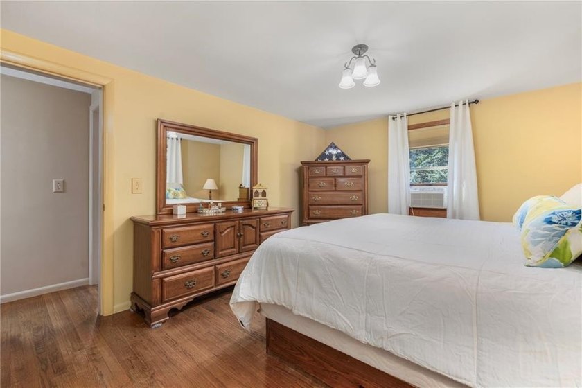 Well maintained raised ranch in the heart of North Kingstown - photo 18