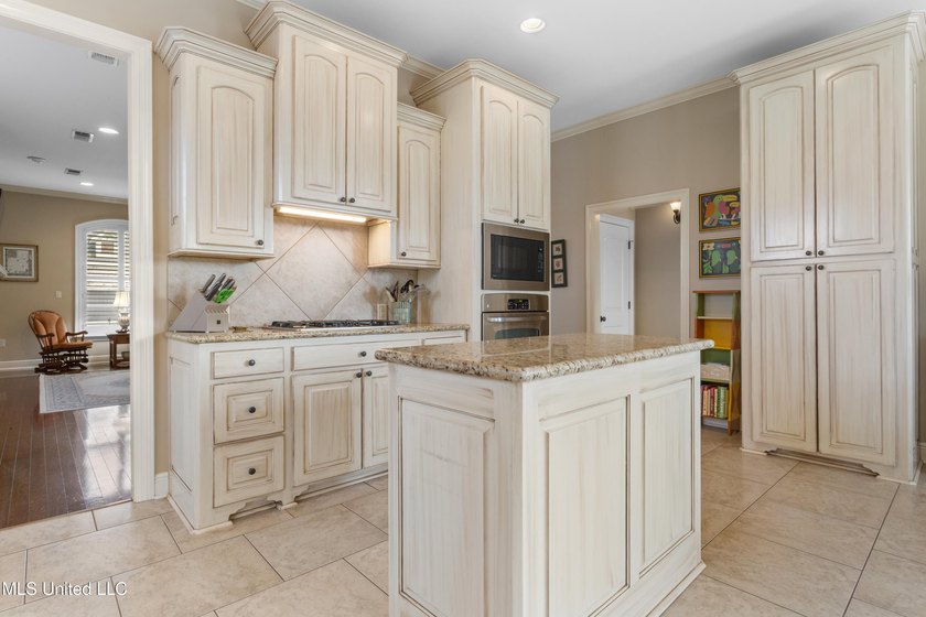 This immaculately maintained 3-bedroom, 2.5-bath home is nestled - photo 19