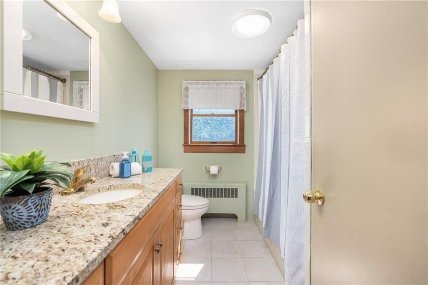 Well maintained raised ranch in the heart of North Kingstown - photo 19