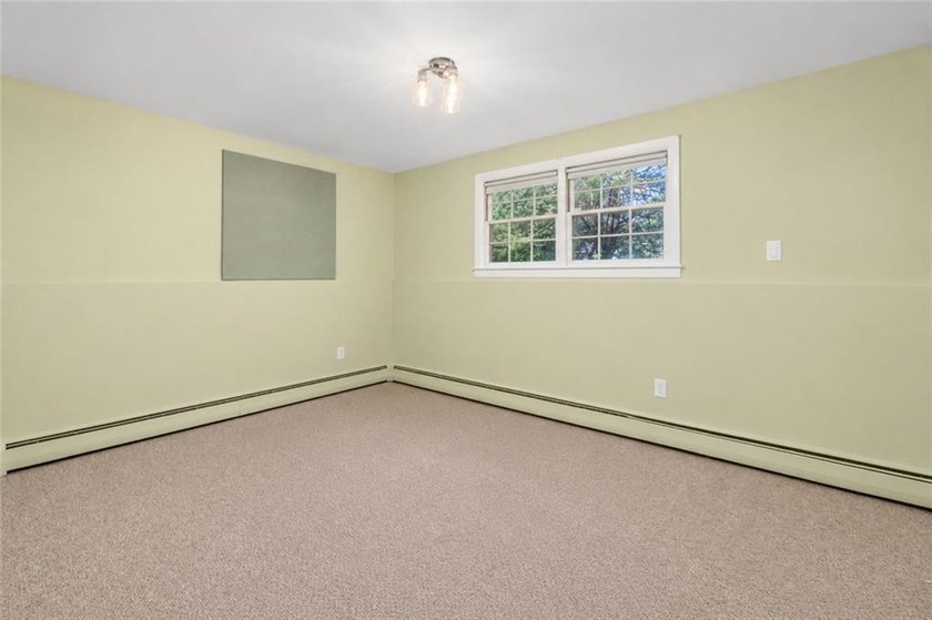 Well maintained raised ranch in the heart of North Kingstown - photo 28