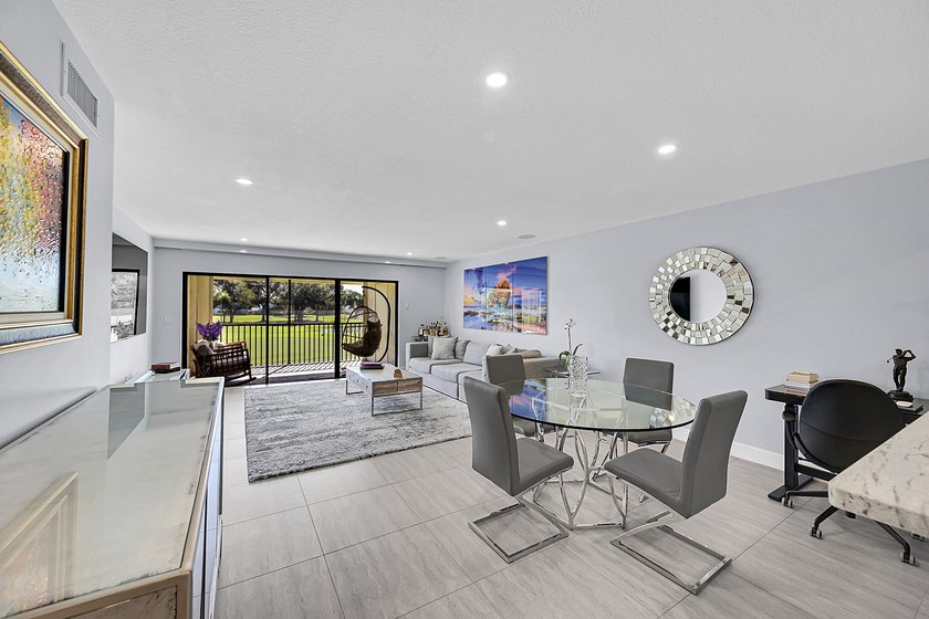 :Immaculate remodeled unit with amazing views. Spacious open - photo 9