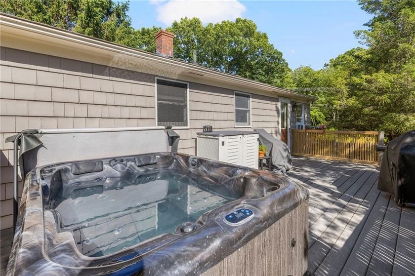 Well maintained raised ranch in the heart of North Kingstown - photo 32
