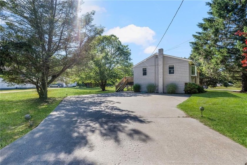 Well maintained raised ranch in the heart of North Kingstown - photo 33
