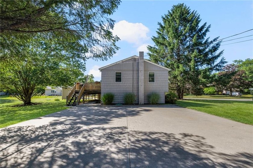 Well maintained raised ranch in the heart of North Kingstown - photo 34