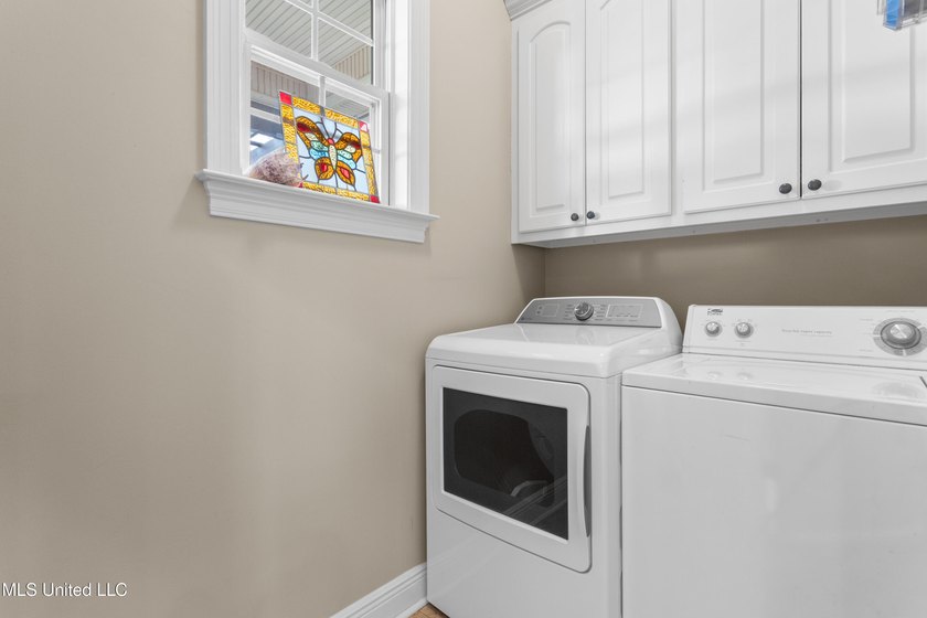 This immaculately maintained 3-bedroom, 2.5-bath home is nestled - photo 41