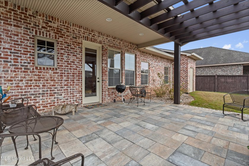 This immaculately maintained 3-bedroom, 2.5-bath home is nestled - photo 42