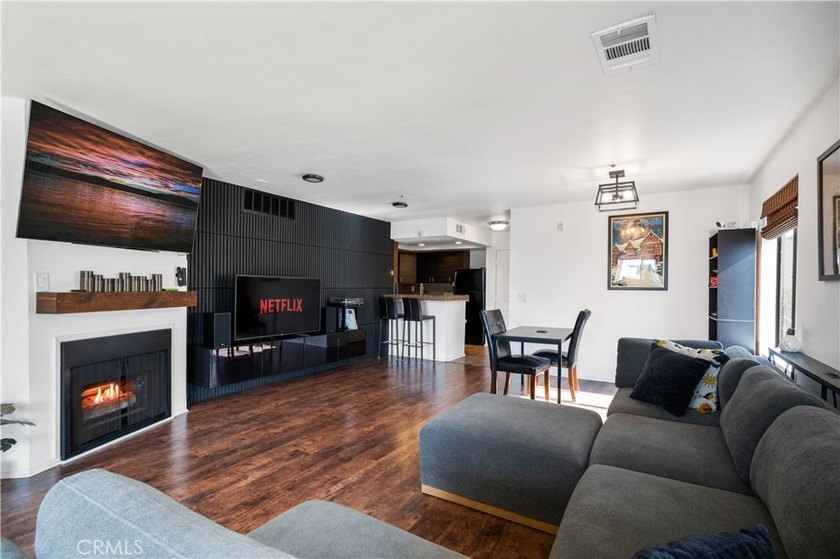 Garage Parking, AC, in unit Washer and Dryer! - Experience the - photo 8