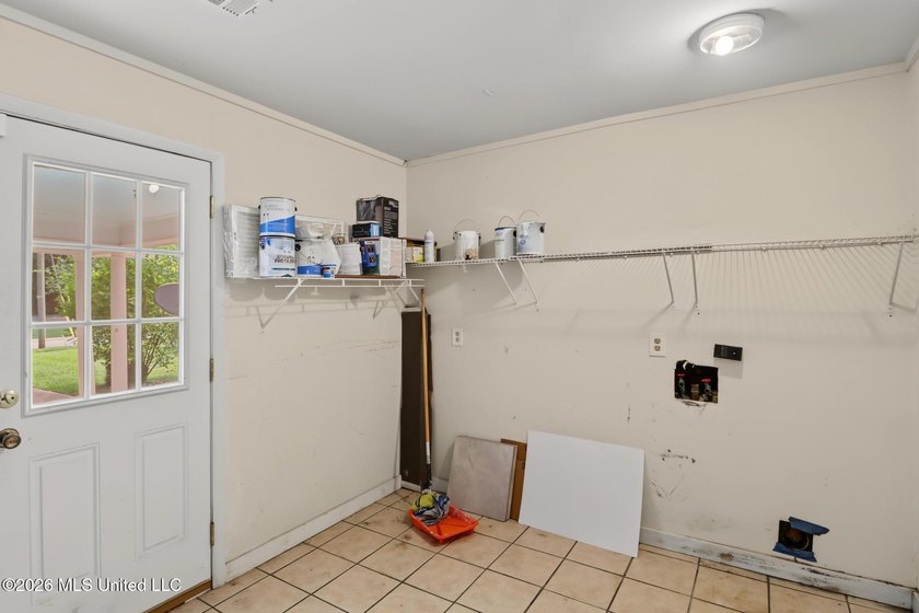 Welcome home! This updated 3-bedroom, 2-bathroom sits in a quiet - photo 11