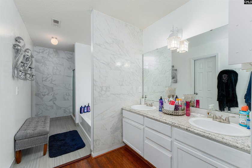 Welcome to 909 Murchison Drive! This spacious 3-bedroom, 2 - photo 16