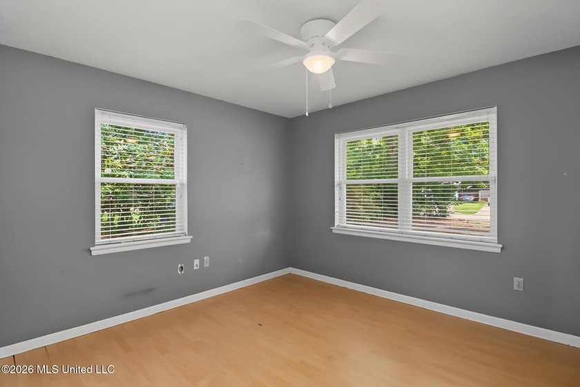 Welcome home! This updated 3-bedroom, 2-bathroom sits in a quiet - photo 17