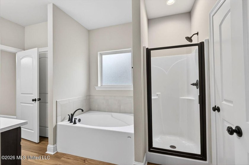 Welcome home to this beautiful 3 Bedroom, 2 Bath that delivers - photo 19