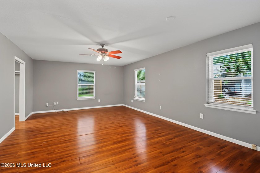 Welcome home! This updated 3-bedroom, 2-bathroom sits in a quiet - photo 19