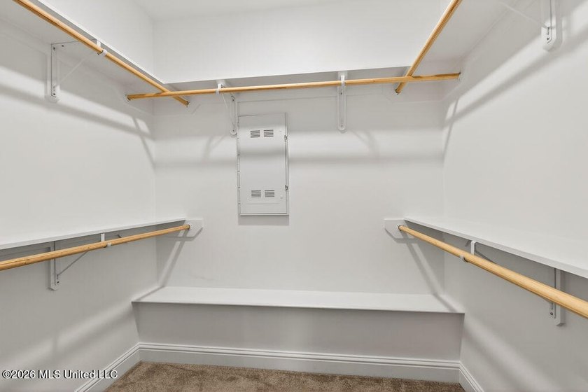Welcome home to this beautiful 3 Bedroom, 2 Bath that delivers - photo 20