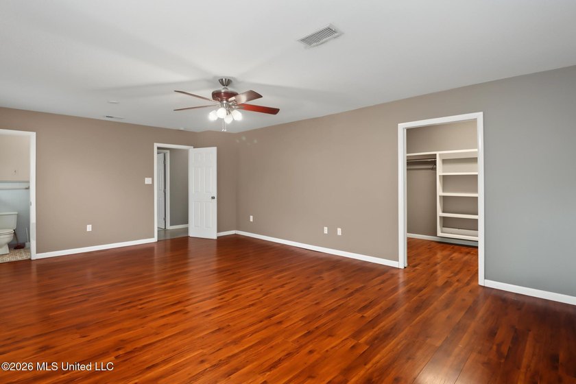 Welcome home! This updated 3-bedroom, 2-bathroom sits in a quiet - photo 21